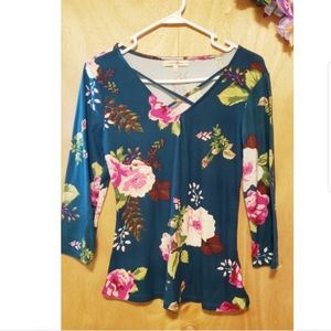 Juniors Floral blouse